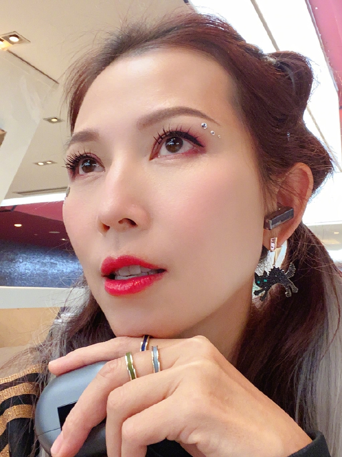 蔡少芬笑容明媚动人美艳自拍图片57